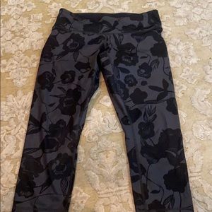 NWOT lululemon flower wunder unders